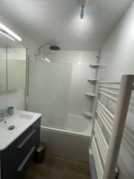 photo 24 Owner direct vacation rental Praz de Lys Sommand appartement Rhone-Alps Haute-Savoie bathroom