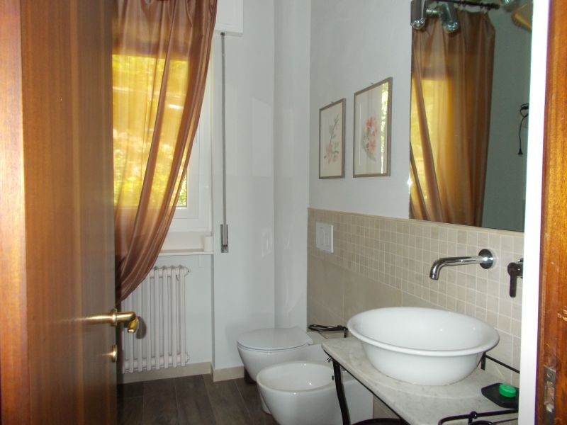 photo 9 Owner direct vacation rental Maccagno appartement Lombardy Varese Province bathroom